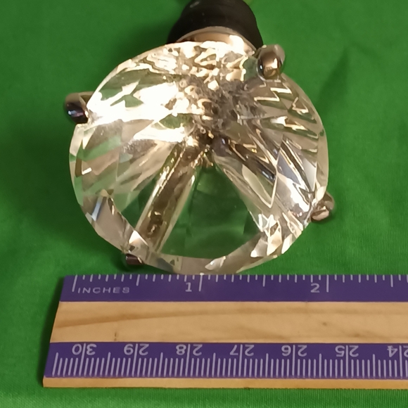 𝑳𝒂𝒓𝒈𝒆 𝑫𝒊𝒂𝒎𝒐𝒏𝒅 𝑾𝒊𝒏𝒆 𝑩𝒐𝒕𝒕𝒍𝒆 𝑺𝒕𝒐𝒑𝒑𝒆𝒓 - Picture 5 of 8